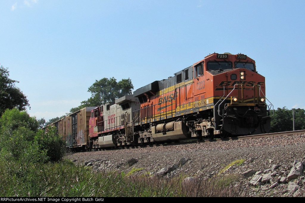 BNSF 7233 & 761